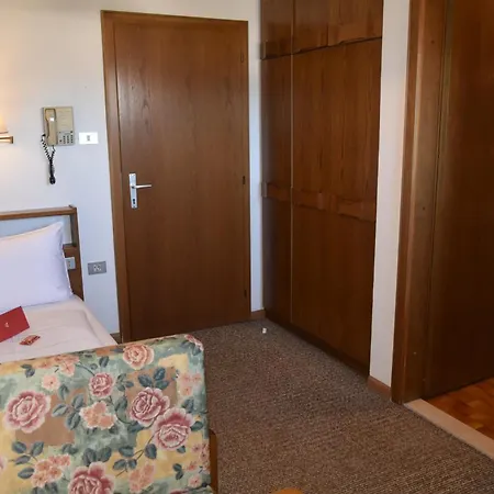 Hotel Angerburg Blumenhotel Appiano Sulla Strada Del Vino