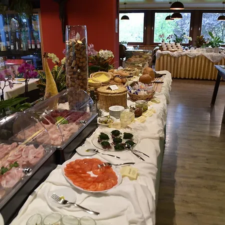 Hotel Angerburg Blumenhotel Appiano Sulla Strada Del Vino