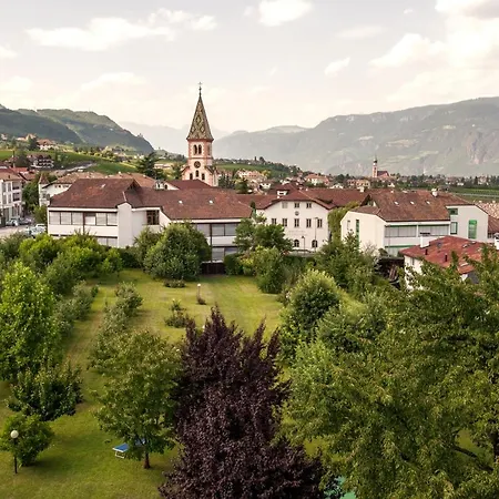Hotel Angerburg Blumenhotel Appiano Sulla Strada Del Vino